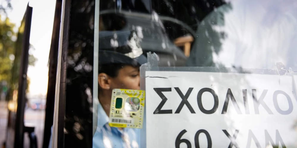 Στιγμές τρόμου για μαθητές στην Καλαμάτα – Ο οδηγός λιποθύμησε πάνω στο τιμόνι